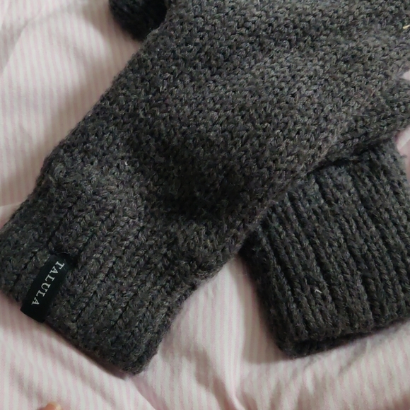 Talula Mittens - Picture 2 of 4